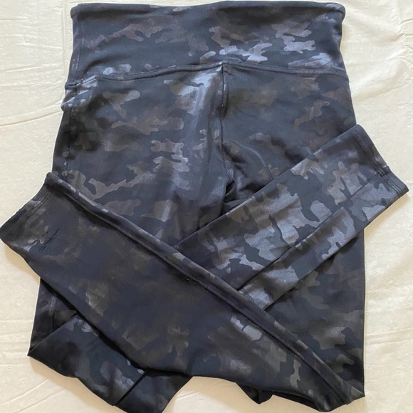 Spanx Matte Black Camo Faux Leather Leggings Women’s Size Medium power waistband - Picture 5 of 6
